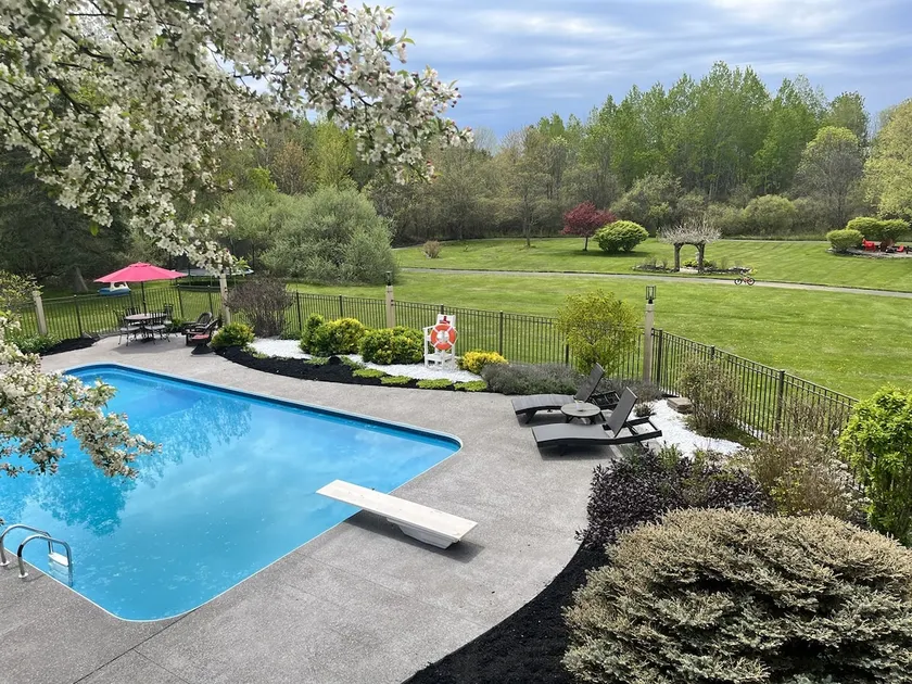 Ultimate Family Retreat:10-Acre, Heated Pool, Hot Tub & More - Image 1