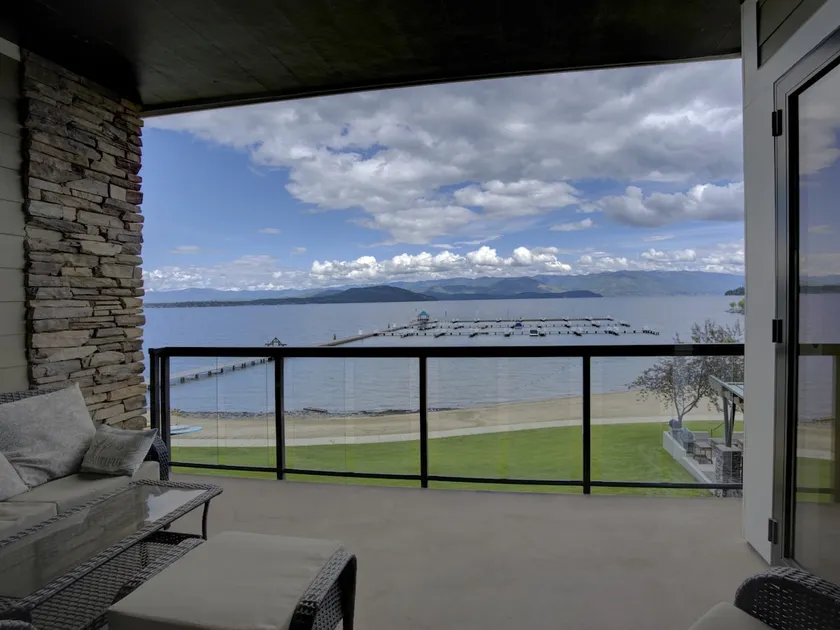 Walk to Downtown, Top Floor- Seasons at Sandpoint - Image 1