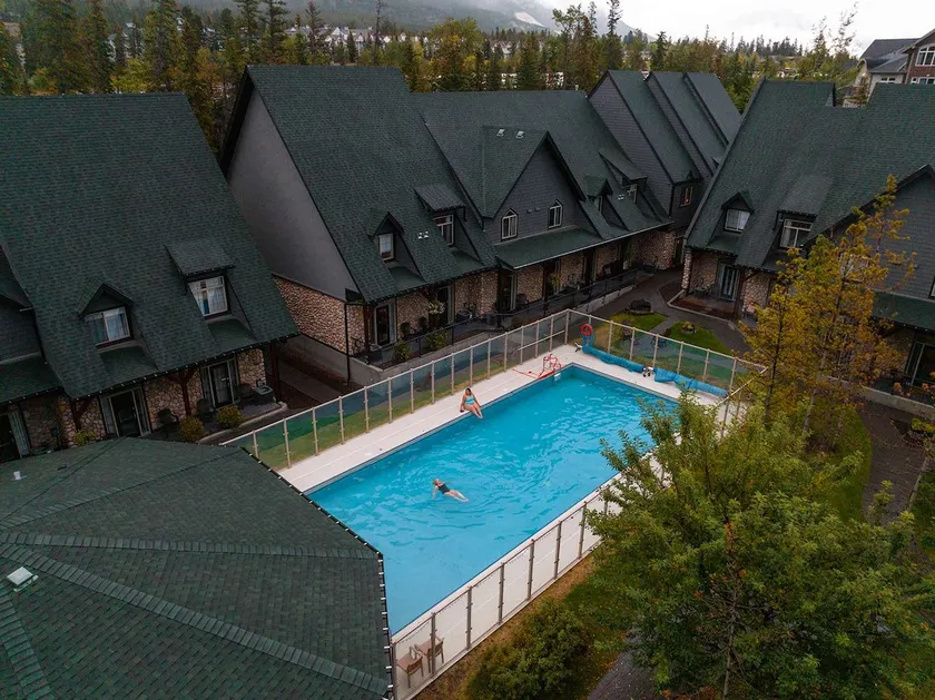Mount Rundle Retreat: Pet-Friendly Escape w/ Pool - Image 1