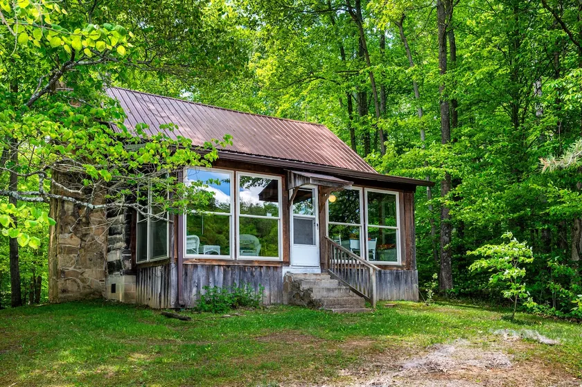 Lake Hideaway Cabin | Catch & Release Fishing - Image 1