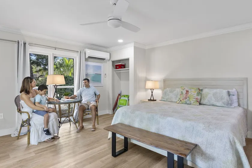 Old sanibel style cottage East end. NEW! - Image 1