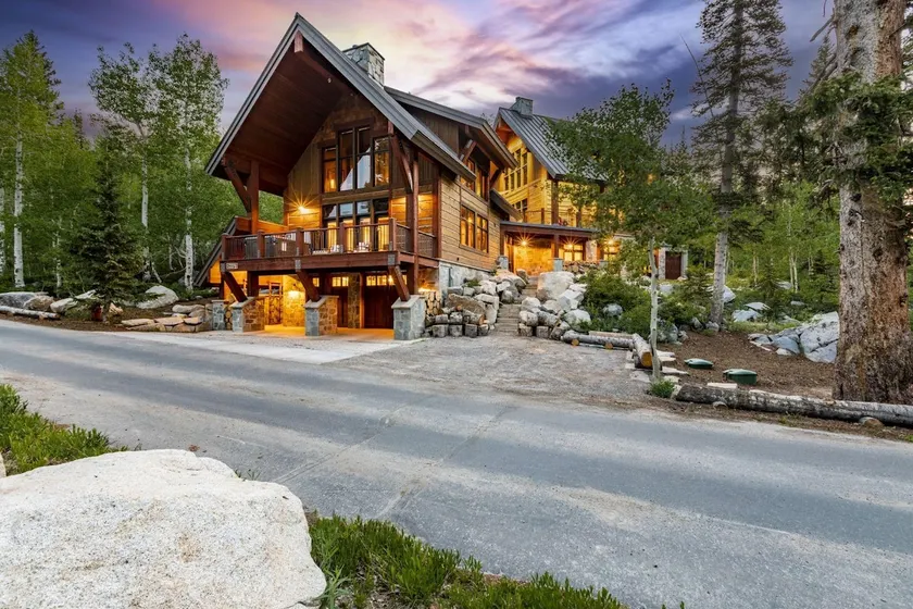 Twin Peaks Lodge - Image 1