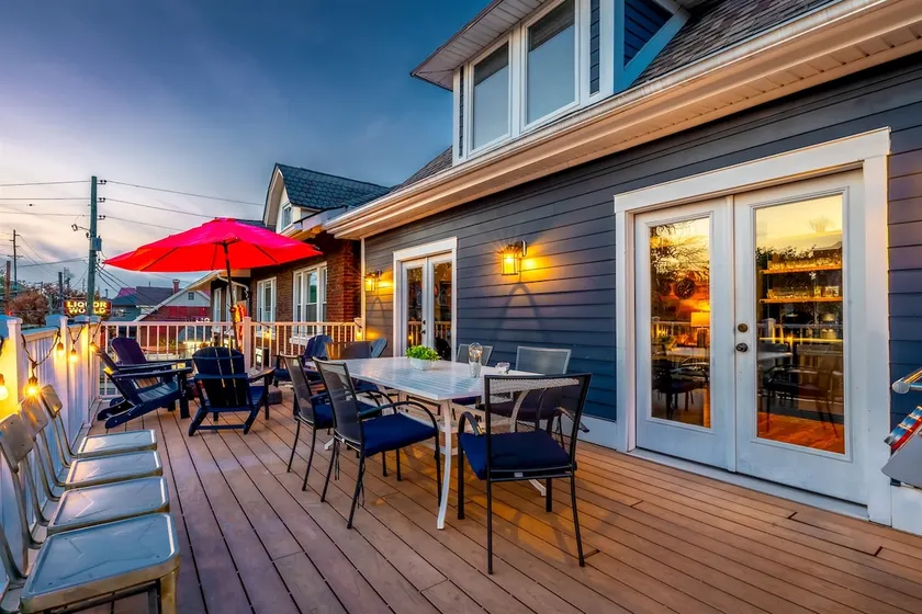 Bourbon Bachelors~6BR 4BA|4 King|GoldenTee|SkyDeck - Image 1