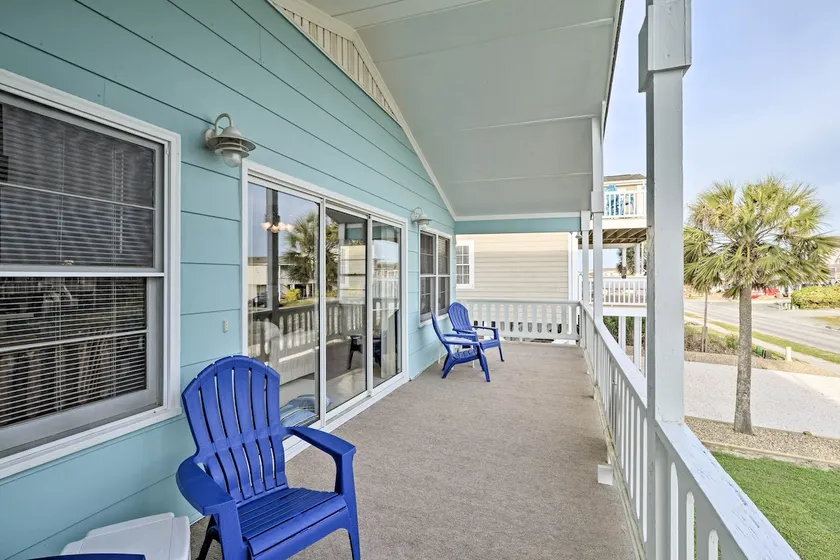 Pet-Friendly Second Row House Steps to Beach! - Image 1
