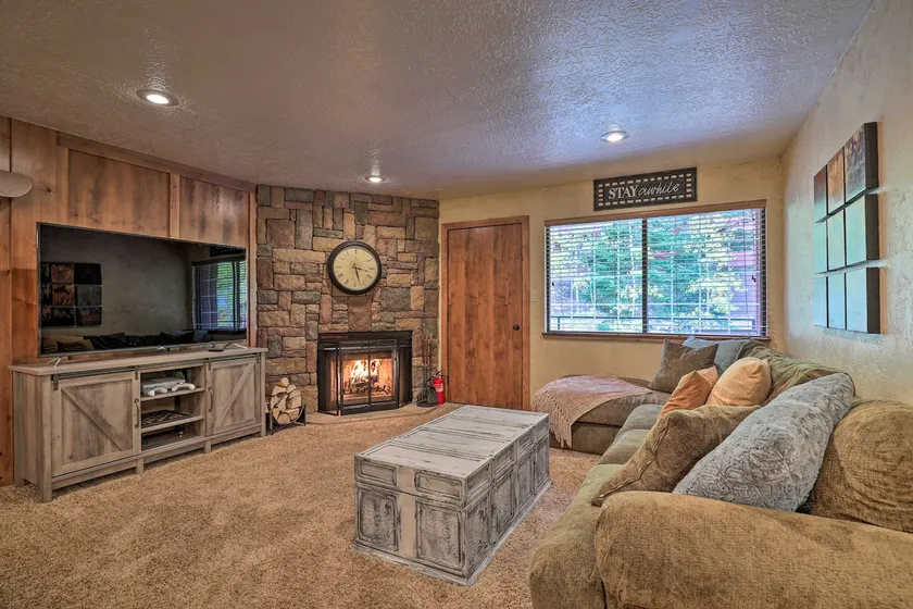 Ski-in/Ski-Out Brian Head Condo w/ Hot Tub Access! - Image 1