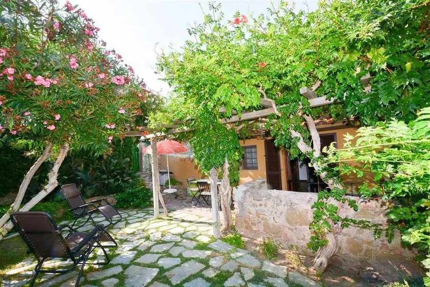The terrace of Rosi, houses in the villagge - Image 1