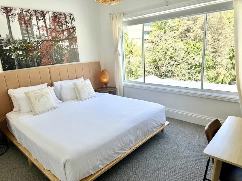 Serviced North Sydney Apt | Walk to Metro - Image 1