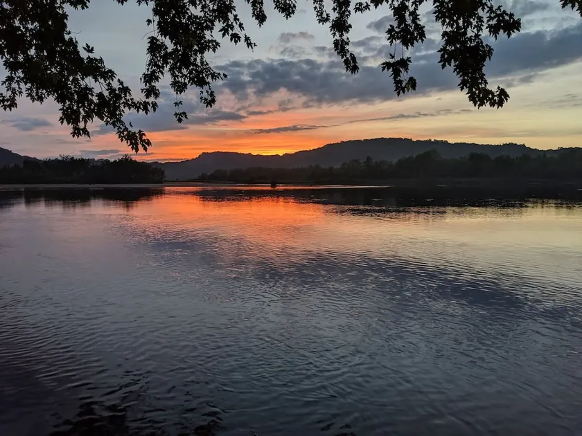 Lake Wisconsin 2BR* GreatHiking nearby -Water View - Image 1