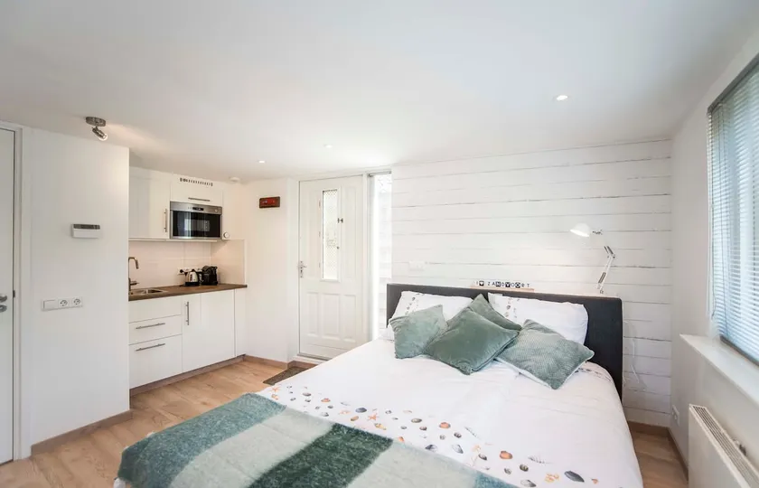 Studio 4 u with private parking - Image 1