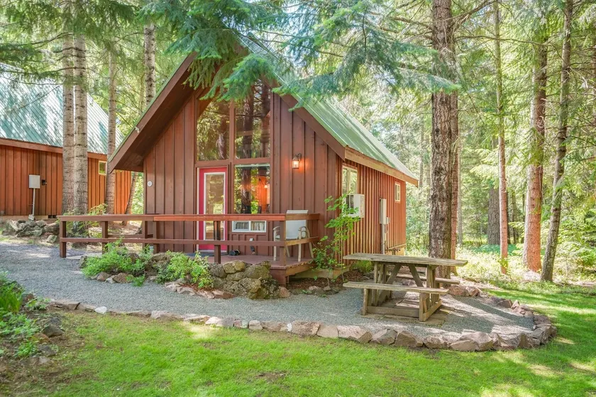 Beautiful Cabin With Partial Views of Mt. Adams - Image 1