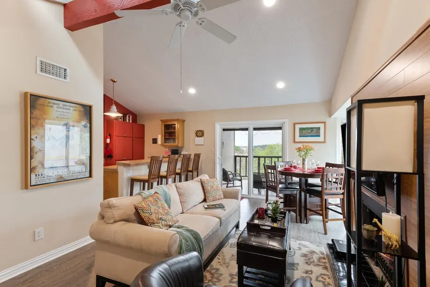 Treehouse: king bed, view, close to Zilker & DT! - Image 1