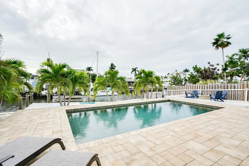 Atualizado St. James City Home no Canal w / Pool & Dock - Image 1