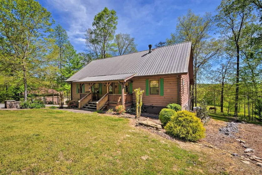 Cozy Trenton Cabin w/ Spa ~ 15 Mi to Lookout Mtn! - Image 1