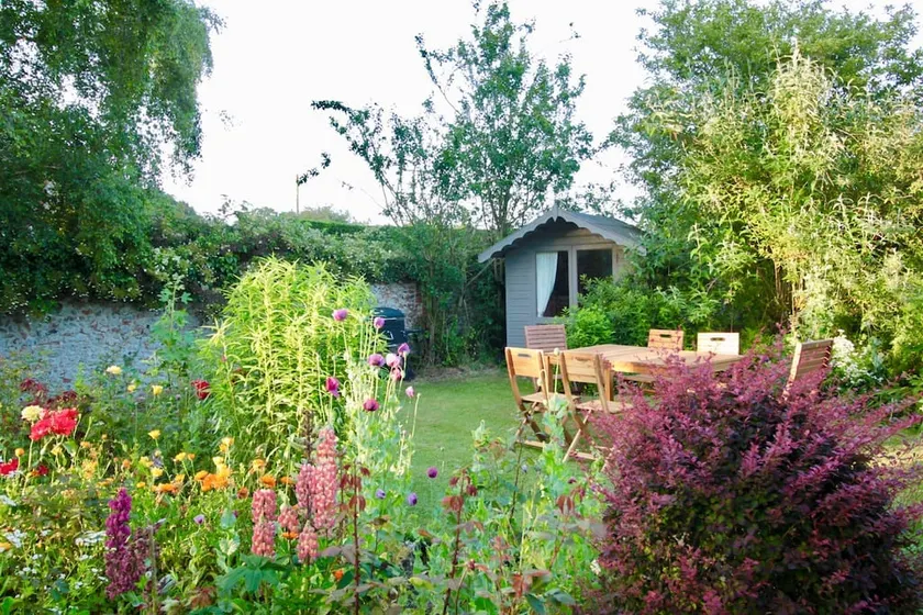 Duck Cottage - Grade II Listed cottage, village location, nr Holt - Image 1