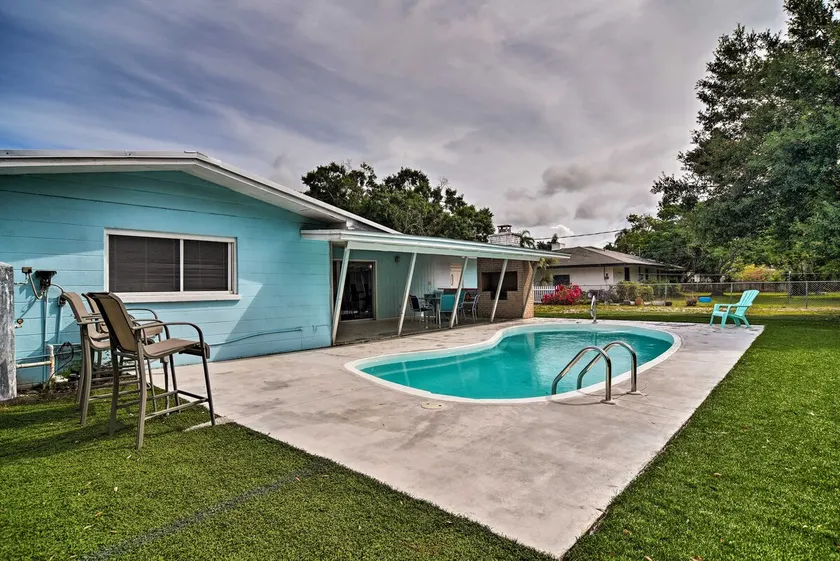 Sarasota Home w/ Large Backyard & Water Access - Image 1