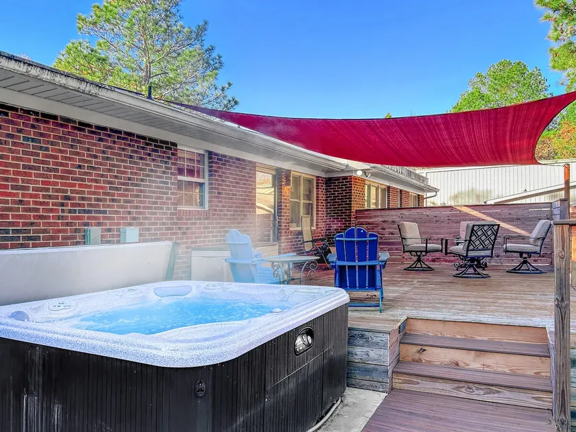 Hot tub, Firepit, BBQ, Full kitchen, SmartTV, King,Pet - Image 1