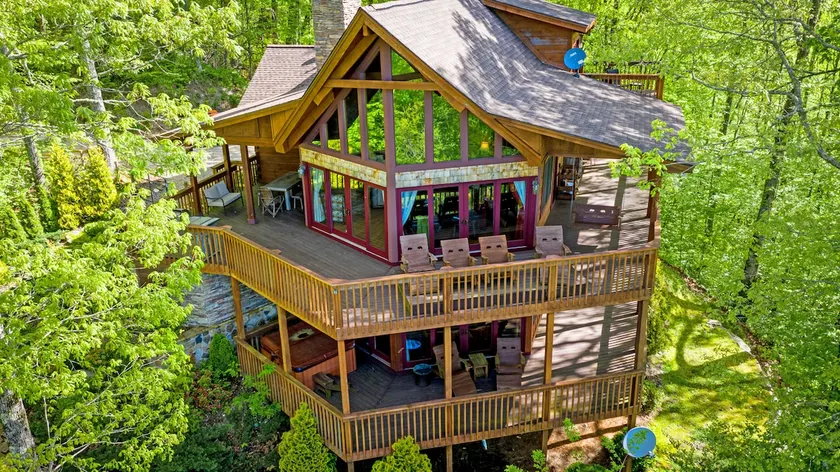 MoonShadow Lakeview Cabin-3 Story Nantahala Lake - Image 1
