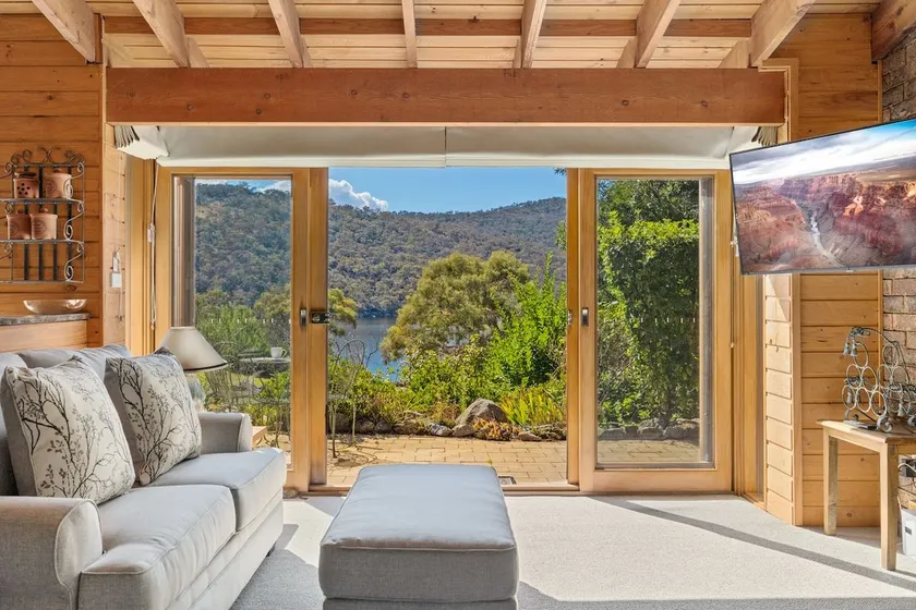 The Wolery - Jindabyne lakeside holiday haven - Image 1