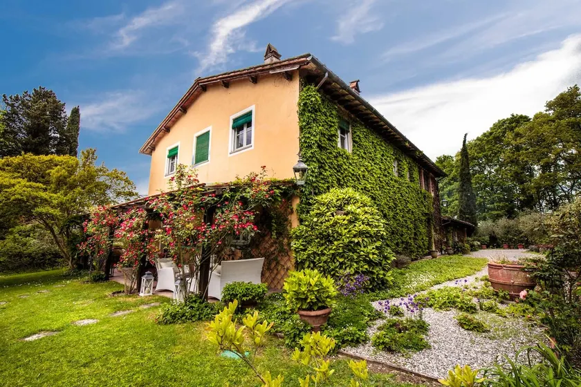 Villa D'Amico, charming indulgence overlooking Lucca Town Centre - Image 1
