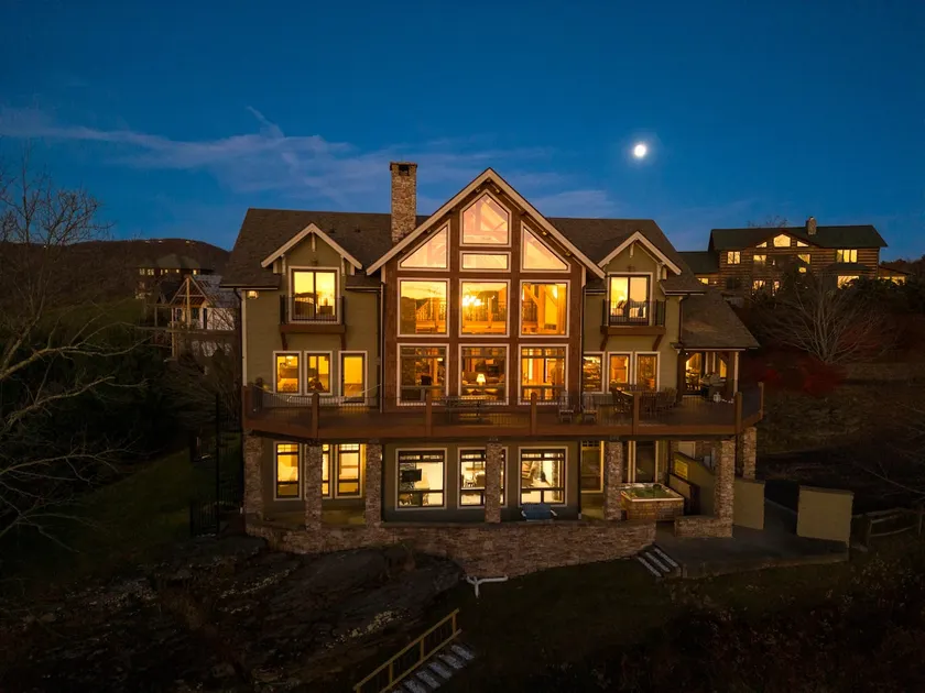5BR Luxury Lodge: Disney Theme, Hot Tub, Game Room - Image 1