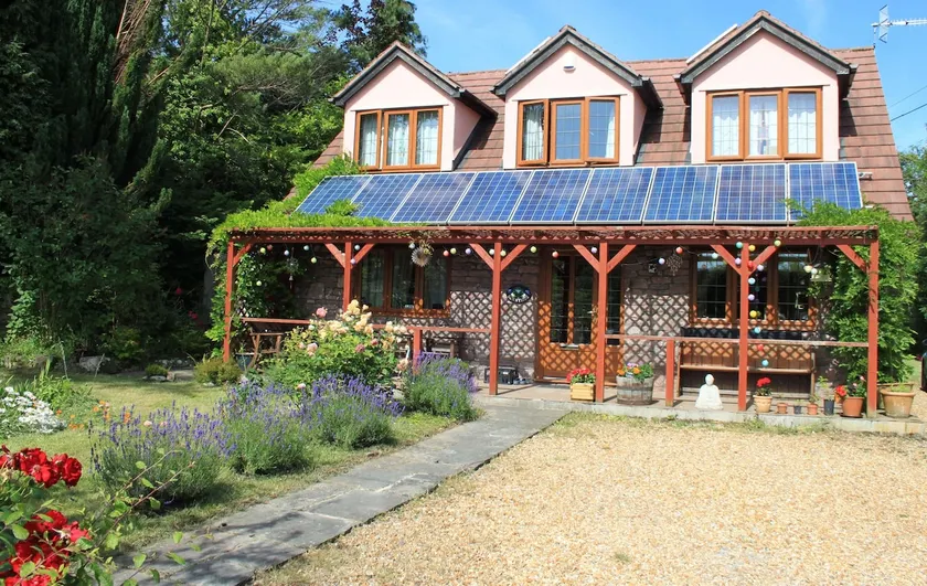 Rural Family Home, 5 Minutes From Clifton Village - Image 1