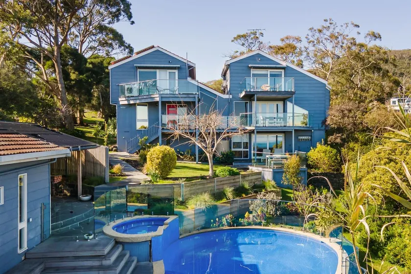 Bay Views From Drury Lane with Solar Heated Pool and Gas Heated Spa - Image 1