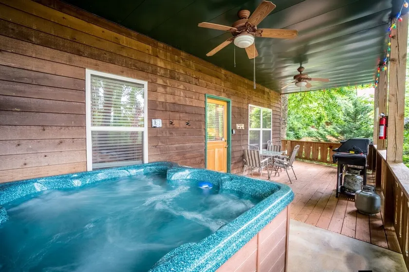 Alpine Rose - Pet-Friendly, Cozy Cabin w/Hot Tub - Image 1