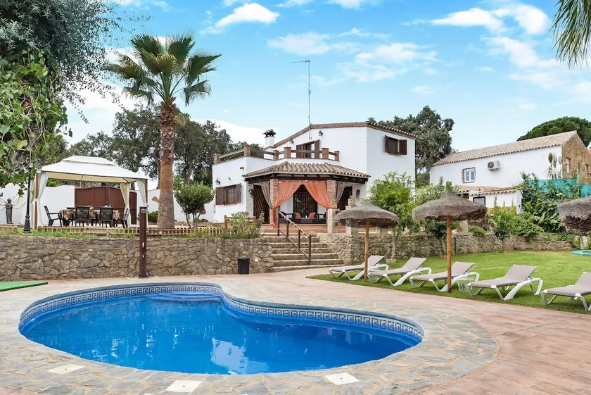 Villa John - Image 1