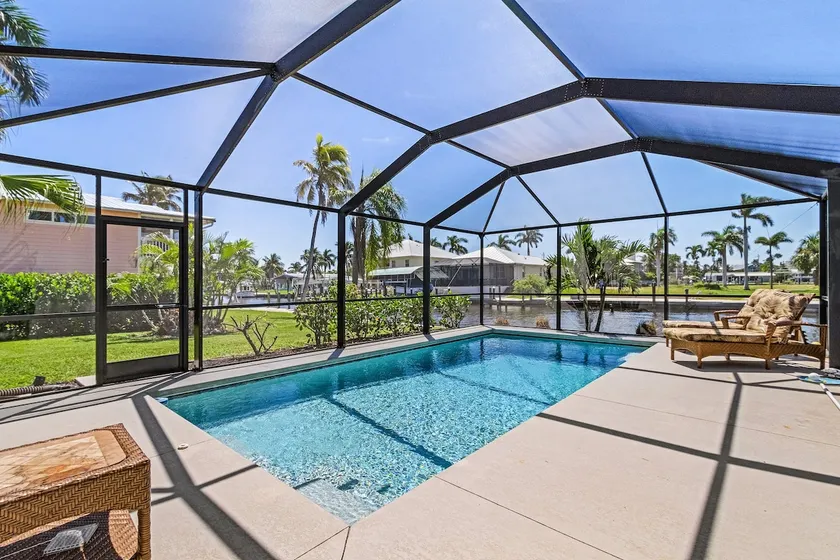 3/2 Heated Pool, Waterfront w/ Boat Lift! - Image 1