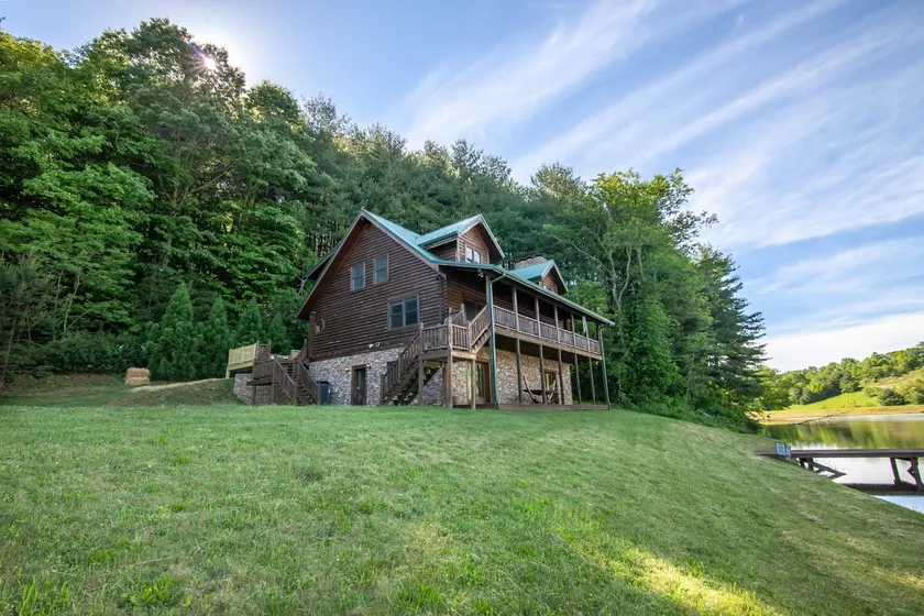 5BR Cabin, Private Pond m / Dock, Hot Tub, Game Room med poolbord og teater! - Image 1