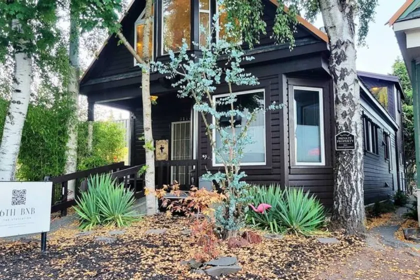 6th Ave Custom Victorian in prime location + W/D - Image 1