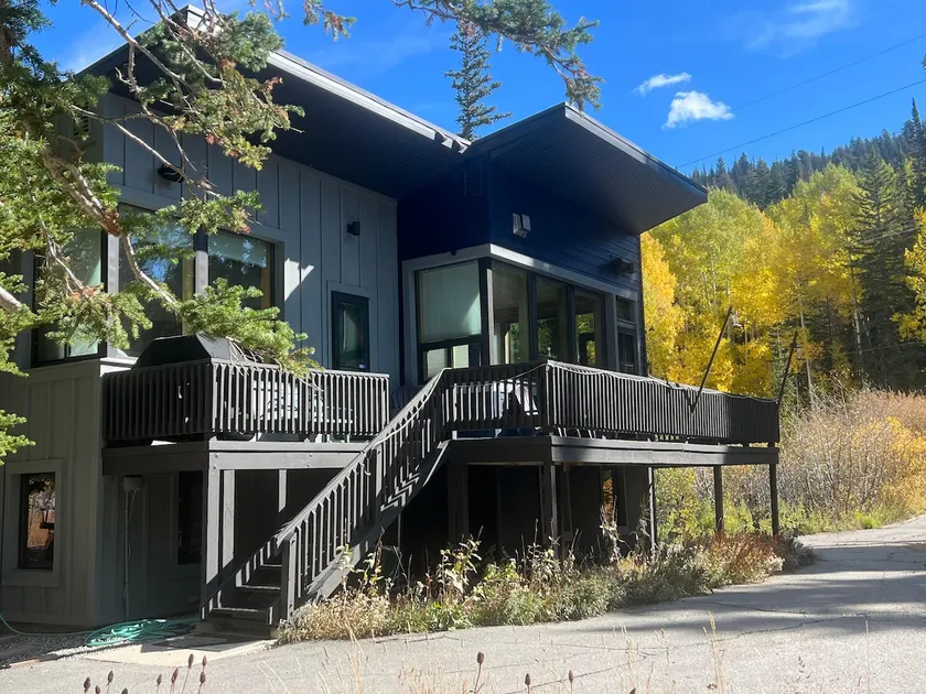 Slopeside Cabin by Cottonwood Lodging - Image 1