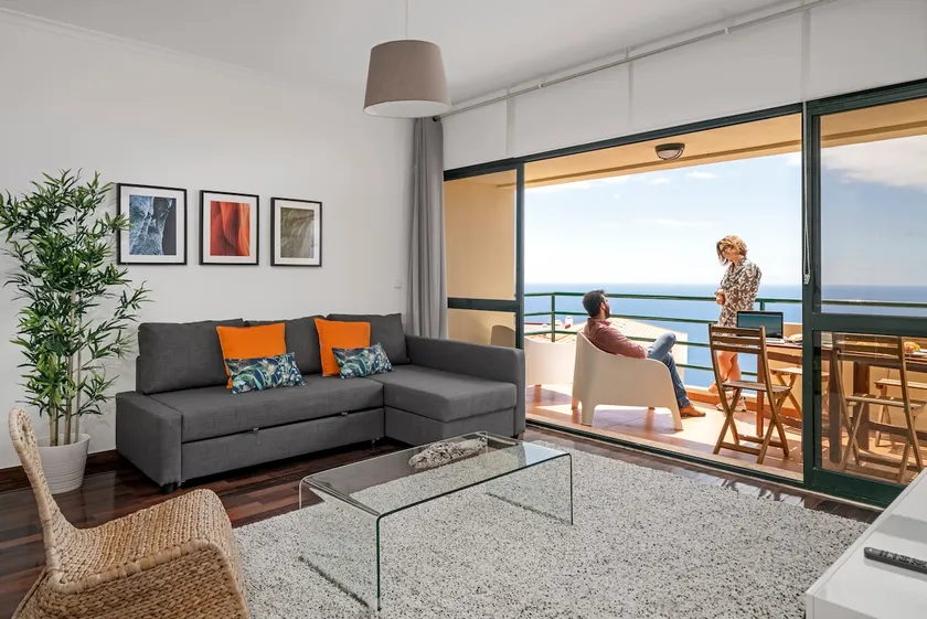 Garajau II, con ampio balcone e vista mare. - Image 1