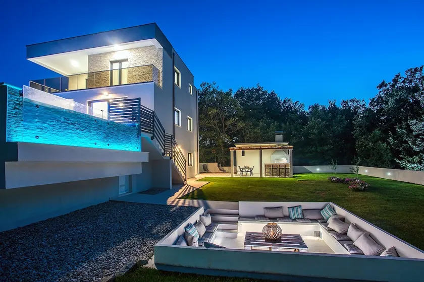 Villa Zora -luxurious villa with heated pool, sauna, 4 bedrooms, 10 persons max - Image 1