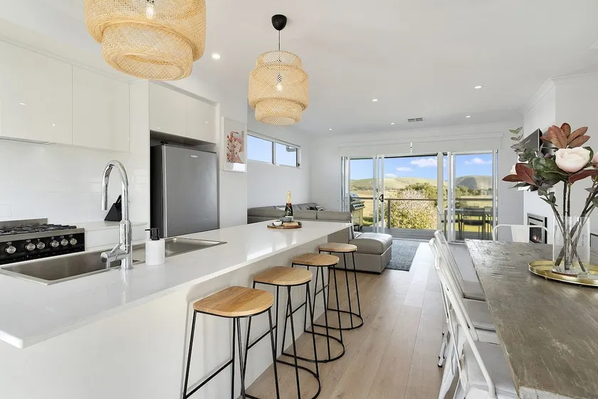 House at Normanville-Pets-Wifi-Pizza-Views-10 ppl - Image 1