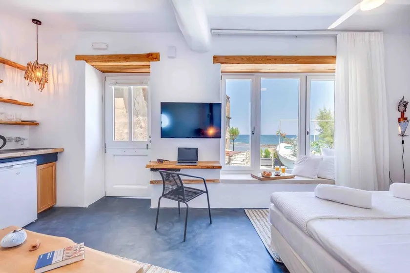 Skiff - Transformed studio on the water's edge - Image 1