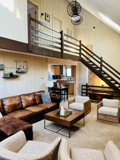 4BD 2BA | Mount Snow VT | Ski-Back Trail | Shuttle - Image 1
