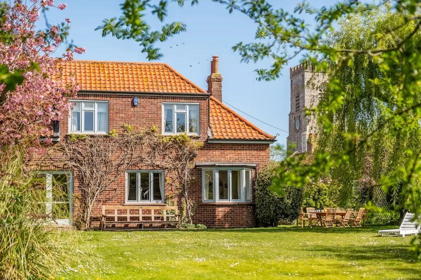 Cette maison de vacances familiale très appréciée et détachée est située dans de magnifiques jardins isolés - Image 1