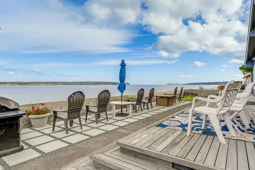 Beachfront Whidbey Island Home + Apartment! - Image 1
