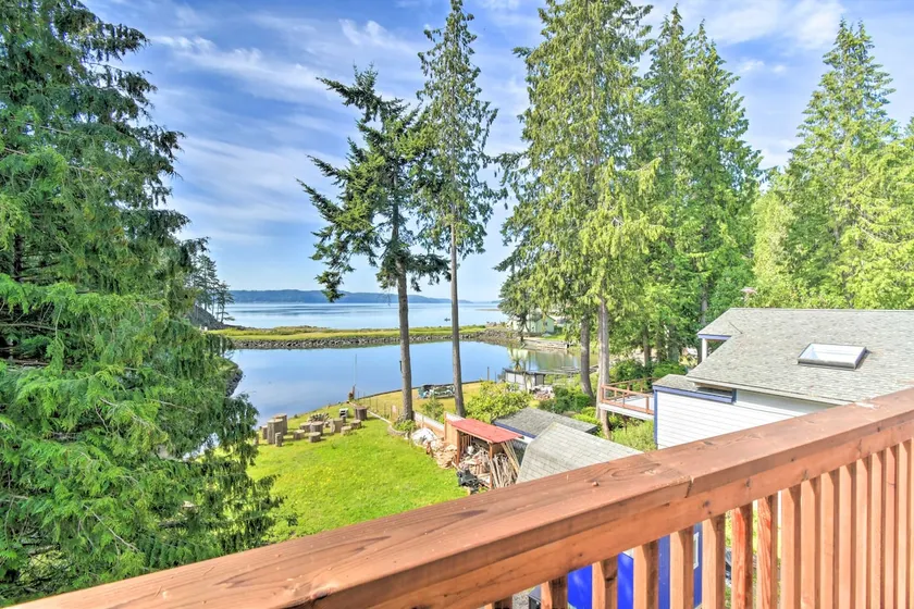 The Lillipad in Lilliwaup: Magnificent Waterfront! - Image 1