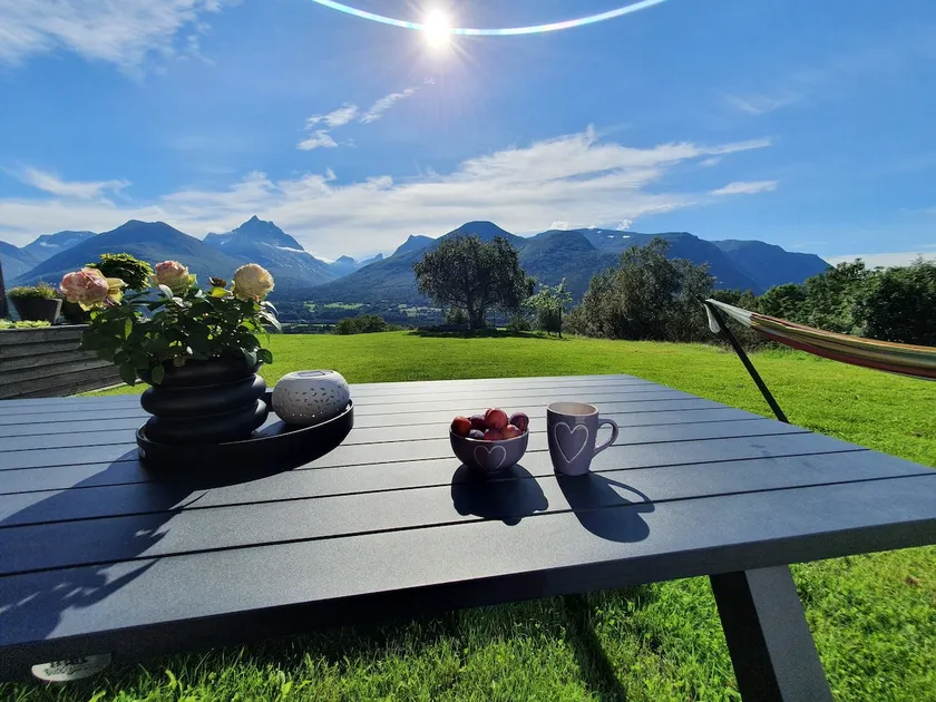 Romsdalseggen Lodge-Amazing Garden & Mountain View - Image 1
