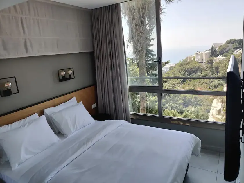 Luxury Apt. w/Amazing Sea & Forest View - Image 1