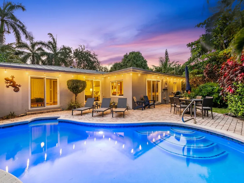 Bienvenue au Flirty Flamingo, piscine nouvellement classée de 3 chambres et 2 salles de bains avec piscine tropicale Home! - Image 1