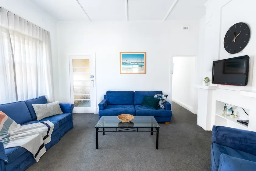 Large & Cosy |  Park Views | Close to everything! - Image 1