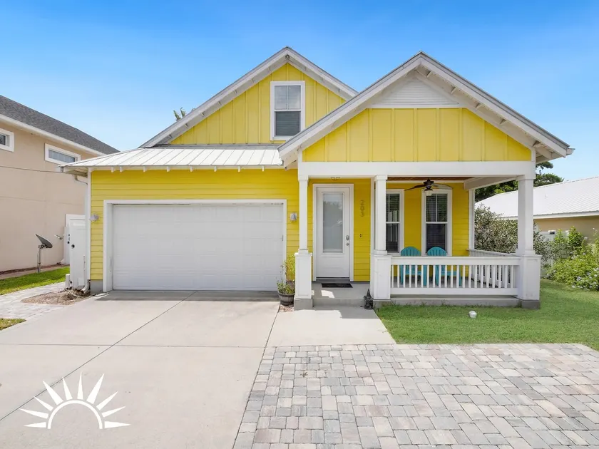 Buttercup:Walk To Beach from this 3 BR Home, Full of Gorgeous Coastal Decor - Image 1