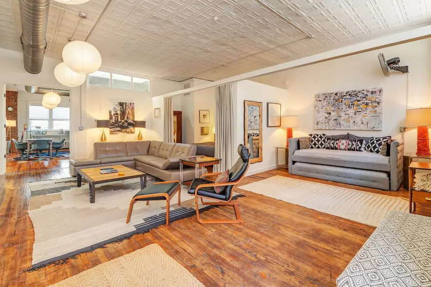 High-Design Downtown Loft - Image 1