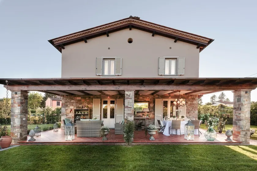 VILLA PEMOLA a Luxury Farmhouse with Garden and bikes in Lucca Town - Image 1