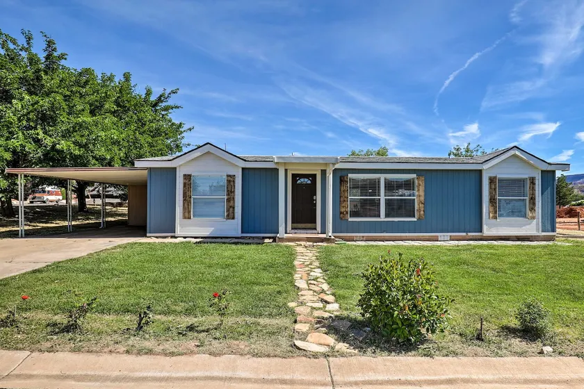 La Verkin Home w/ Yard, Covered Patio & Grill - Image 1