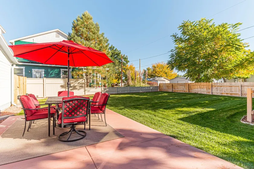 New Downtown 3BR / 2 Bath, f��r 7 Personen, großer Garten, aktualisierte Küche, Haustiere ok - Image 1