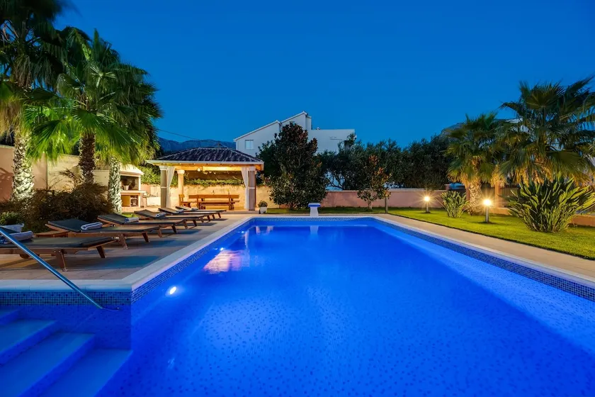 Villa Antura with private heated 50sqm pool, 3 bedrooms, 3 bathrooms, and gym - Image 1